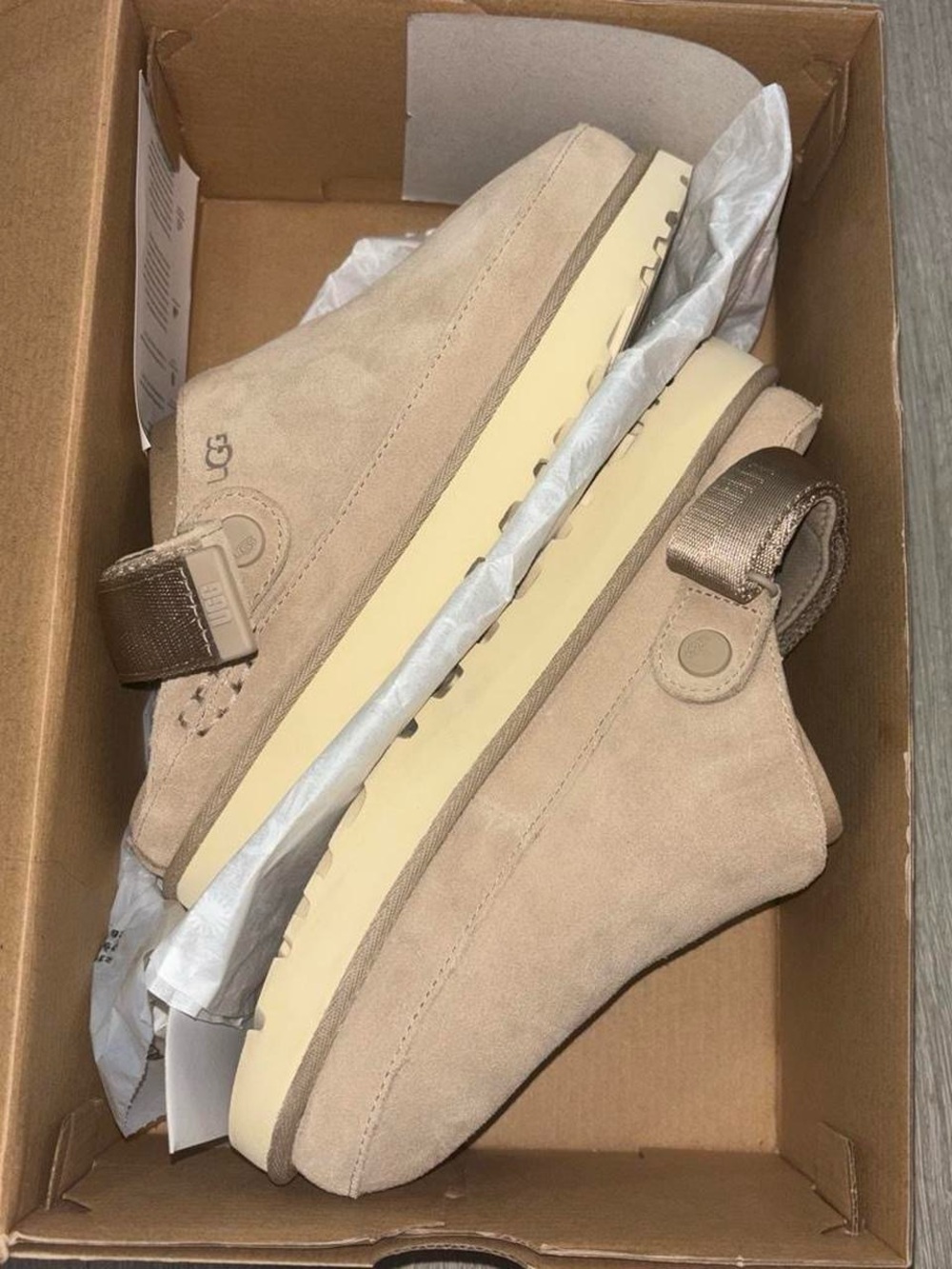 UGG women Goldenstar clog in Sand